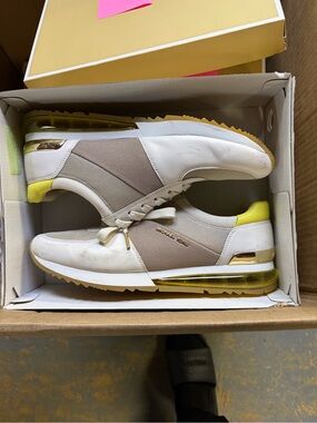 Michael Kors Allie Extreme Small Air Mesh Light Sand Multi 10